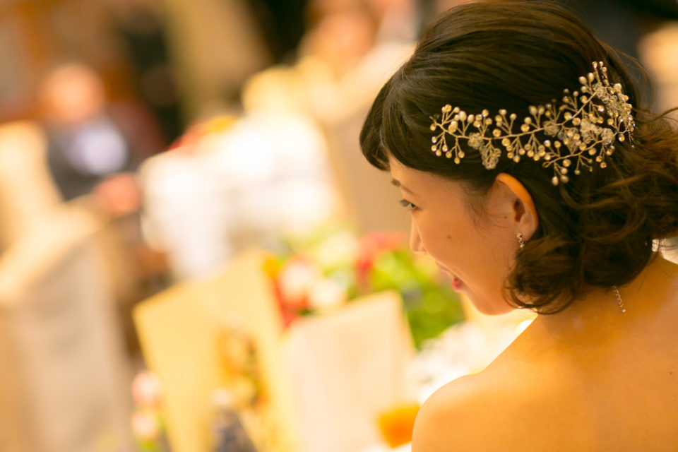22年 ウエディングドレスに似合うヘアスタイルとは 花嫁に人気の代表的なブライダルヘアまとめ でら婚