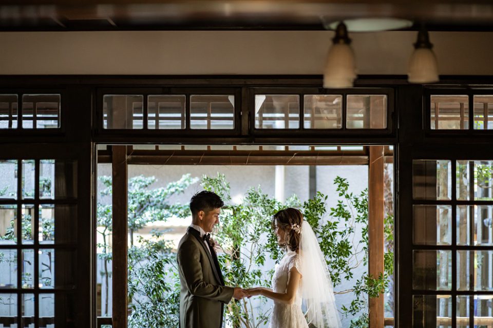 コロナ 結婚式 人が集まる結婚式での三密 感染症の対策とは でら婚 コロナ 結婚式 人が集まる結婚式での三密 感染症の対策とは でら婚