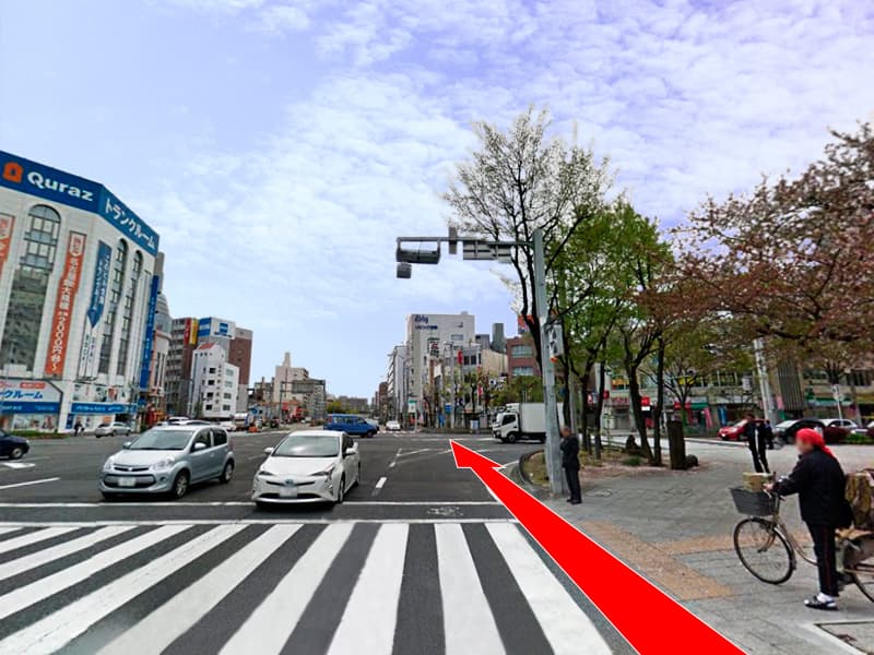 「広小路葵」の交差点も真っ直ぐに渡り、「広小路通」を横断します。
