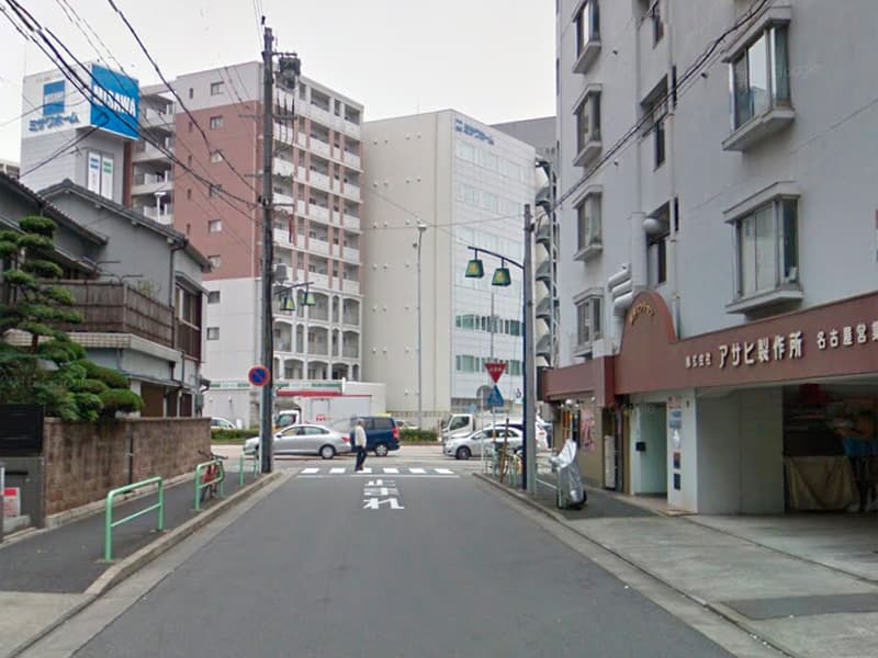 40mほど先の角を右折して20m歩きます。