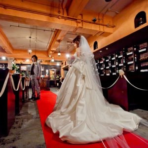 挙式はワインセラーで